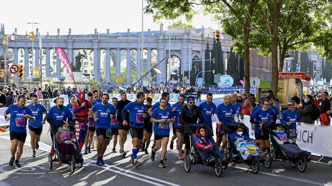 Búscate en las fotos del maratón de Barcelona 2021