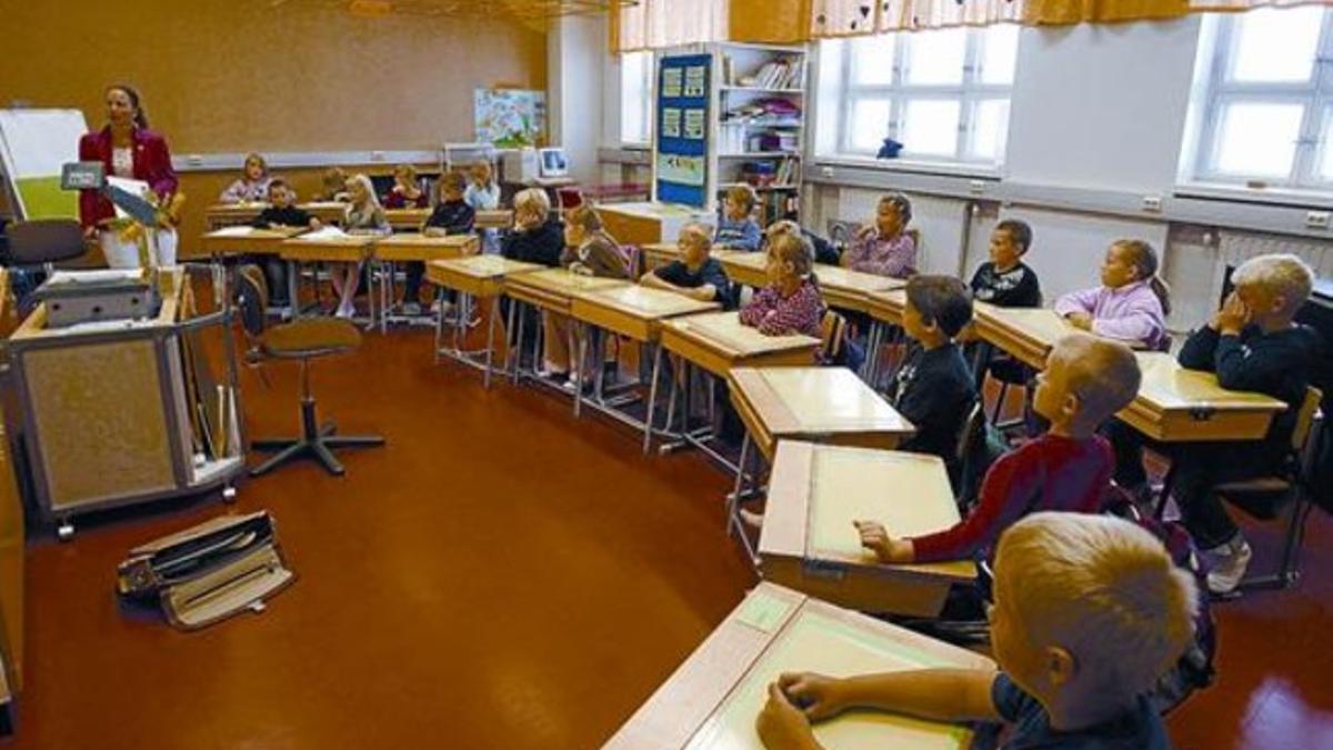 Atentos 8 Alumnos de tercer curso de primaria en un colegio de Vaasa, en la costa oeste finlandesa.