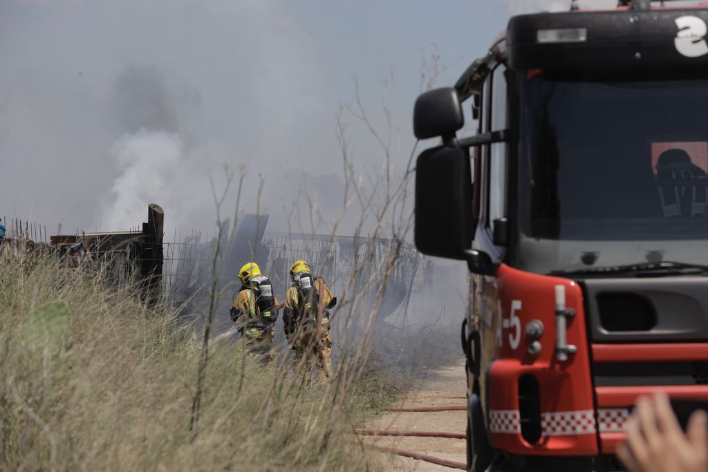 Incendio en una chatarrería en el Camí Salard de Palma