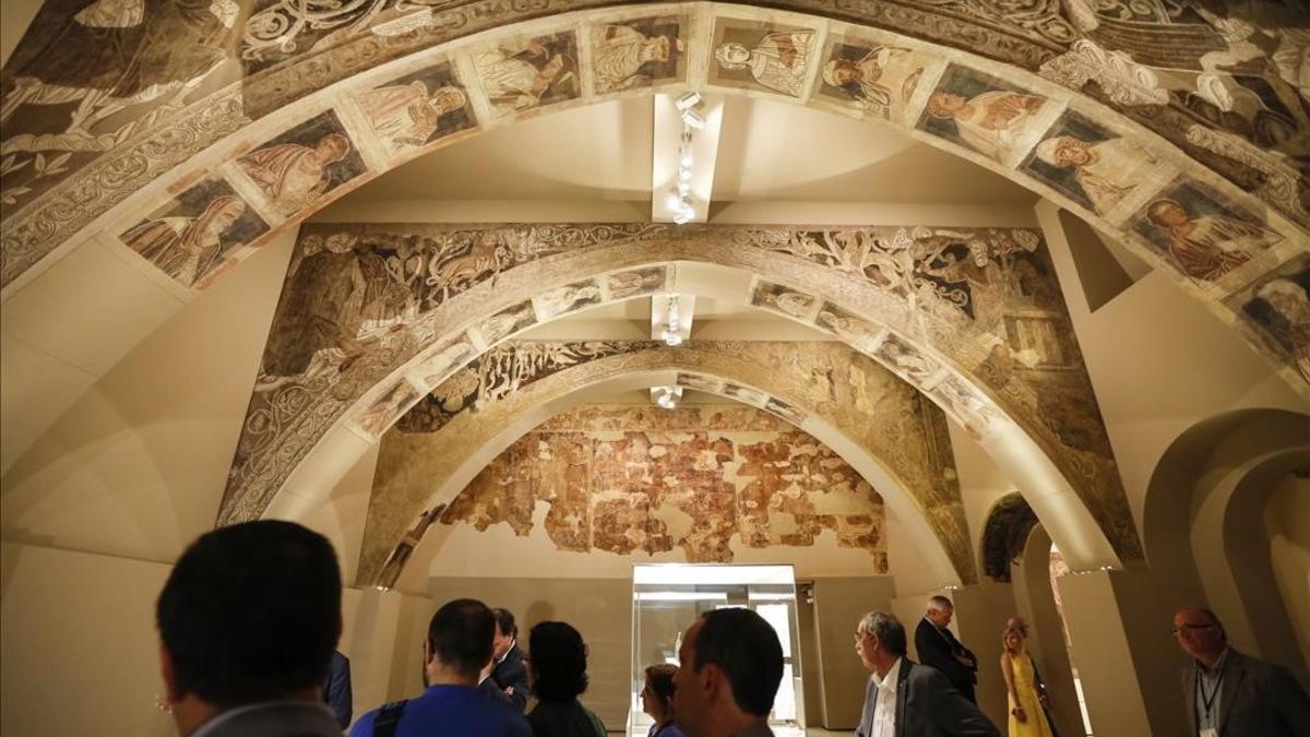 La sala del MNAC donde se exponen las pinturas murales de Sijena.