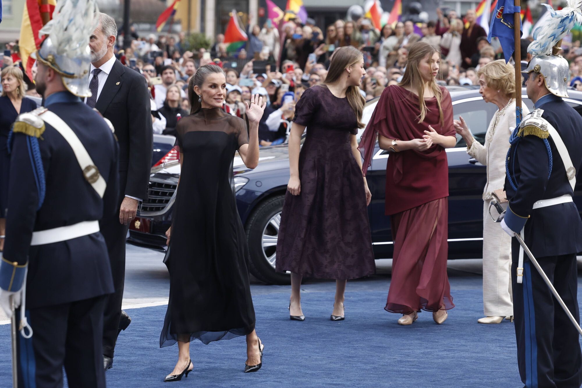 EN IMÁGENES: Así fue la llegada de los invitados a los premios "Princesa de Asturias" y su paso por la alfombra azul