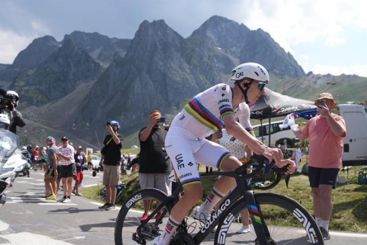 Pogacar, en plena ofensiva por el Tourmalet.