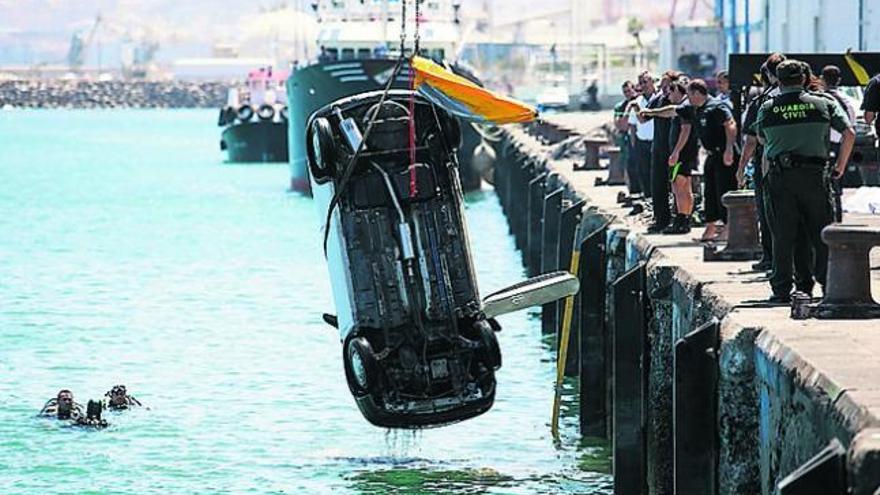 Muere al caer con su coche en un muelle de Tenerife