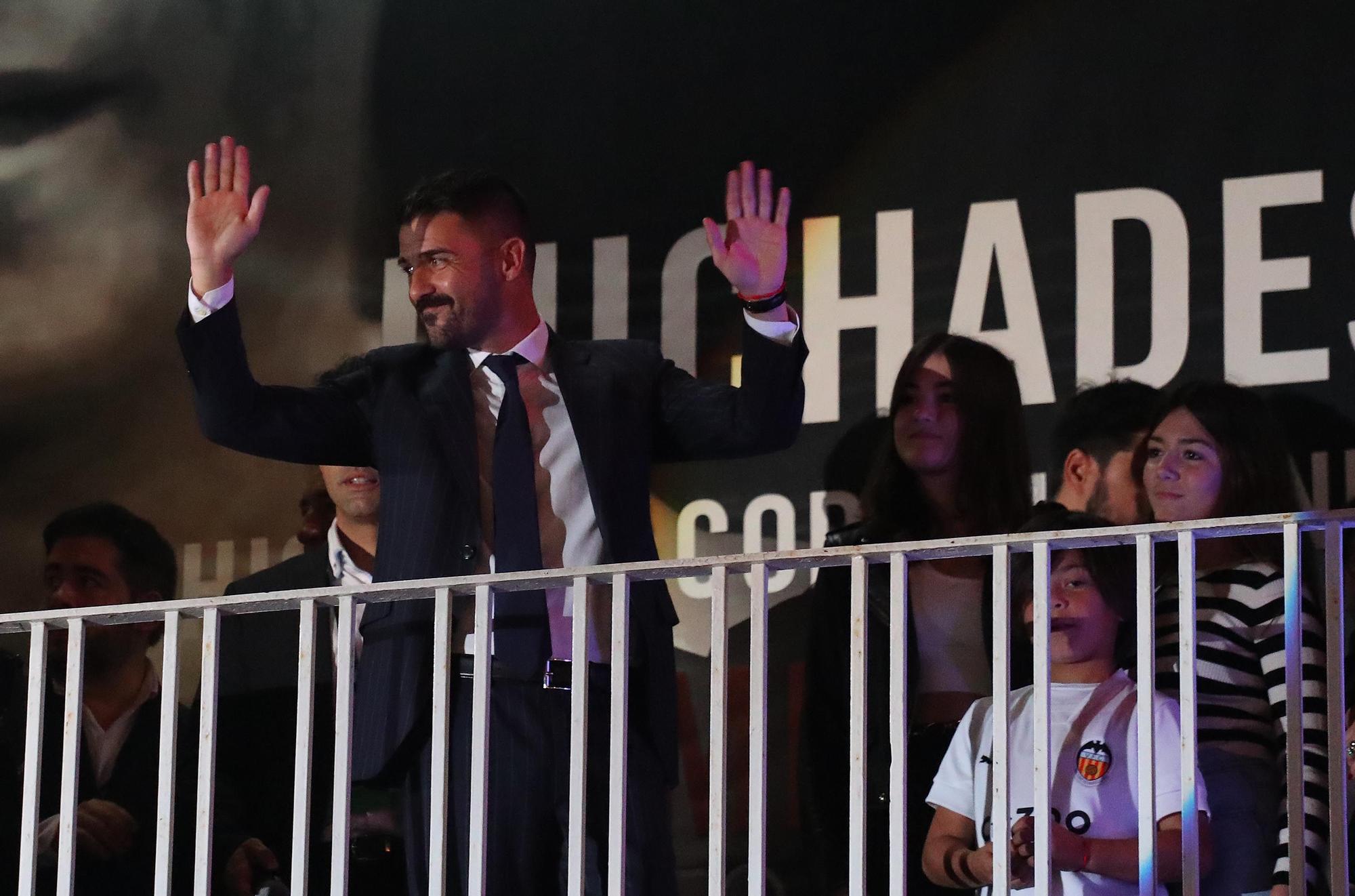 Emotivo homenaje del valencianismo a David Villa