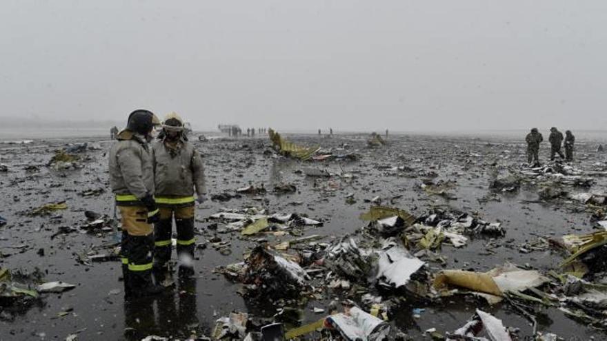 Un avión se estrella en un aeropuerto ruso y deja 62 muertos, dos de ellos españoles