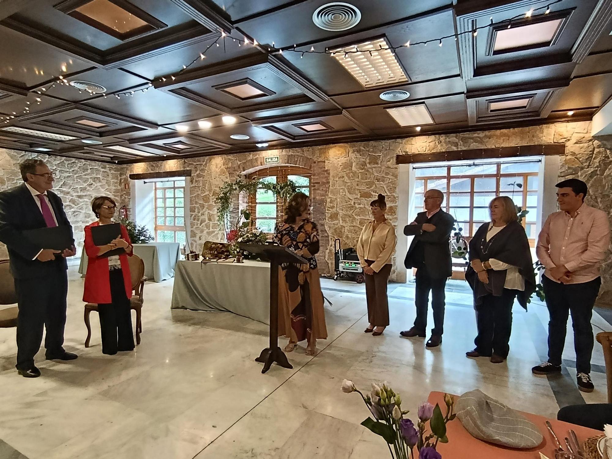 Emotivo y multitudinario homenaje a los sanitarios de Villabona