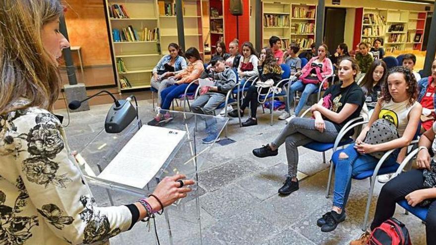 Una edición pasada de a lectura continuada del Quijote en la Biblioteca Insular.