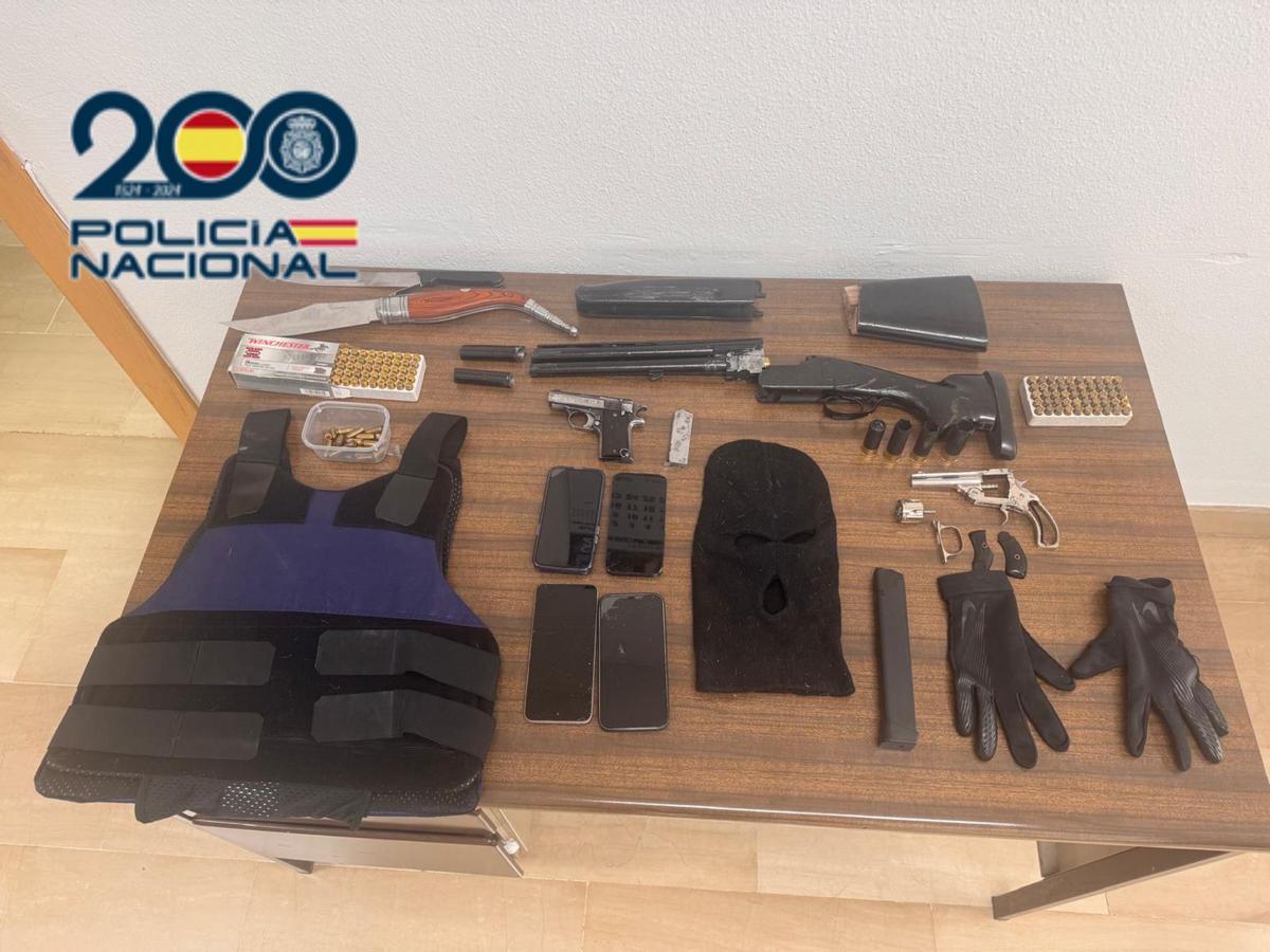 Efectos intervenidos por la Policía a la pareja detenida en Alicante.