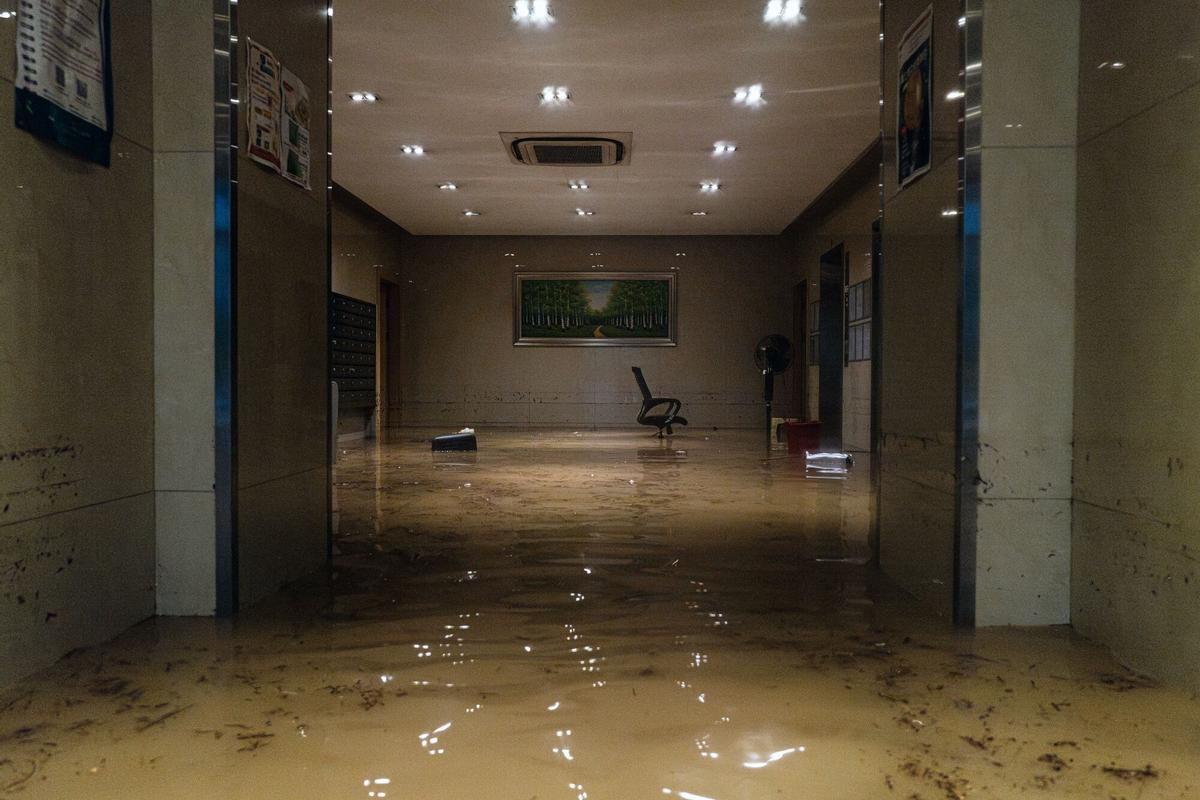 Hong Kong, gravemente inundado por el mayor temporal en 140 años