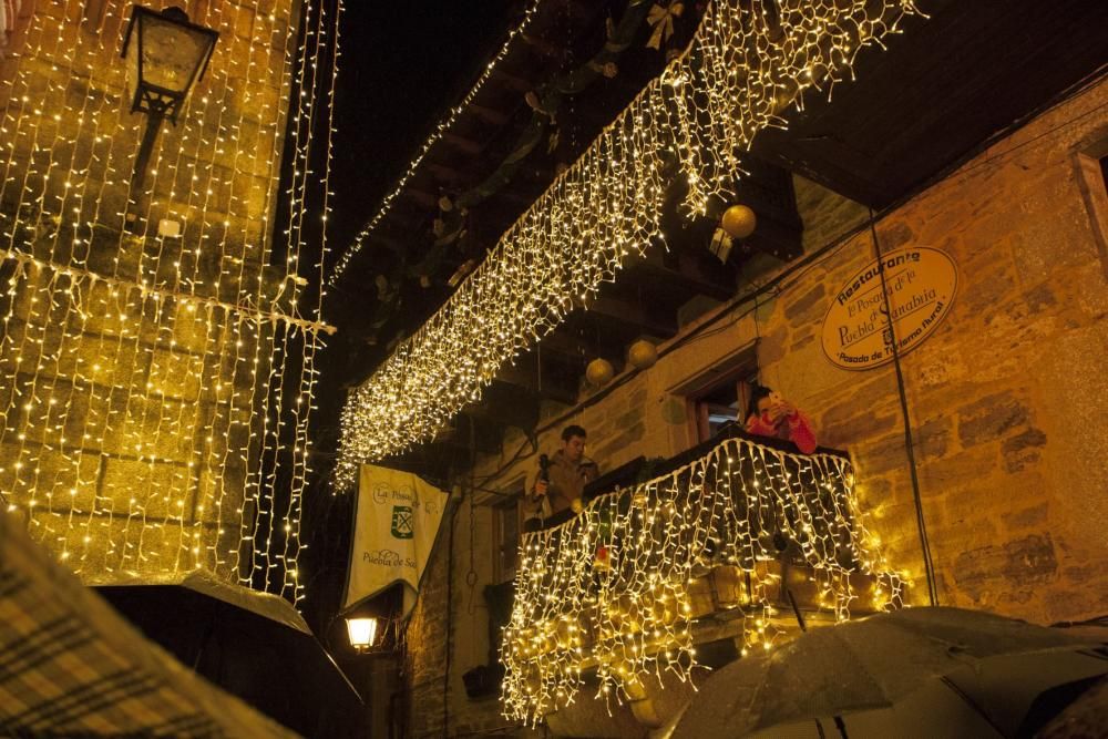 Encendido de las luces en Puebla de Sanabria.