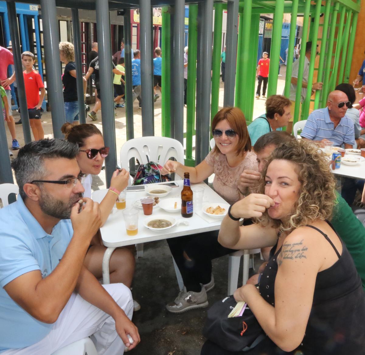 Vecinos alcorenses en ediciones anteriores a la pandemia en la Ruta dels Caragols.