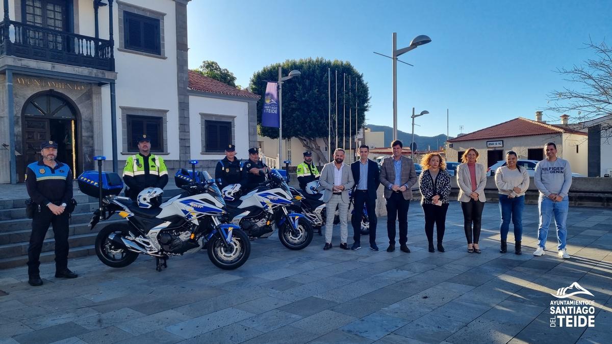 El alcalde presentó la nueva flota de motocicletas destinadas al parque móvil de la Policía Local