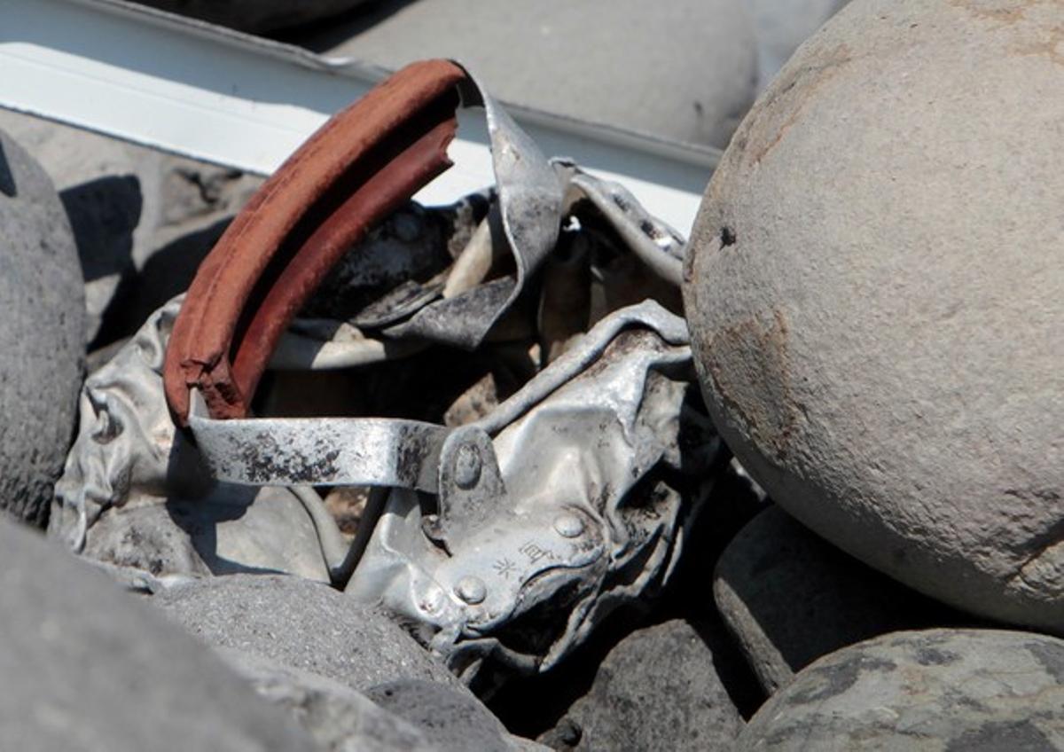 El nou fragment trobat a la Reunió de l’avió del vol MH370 de Malaysia Airlines.