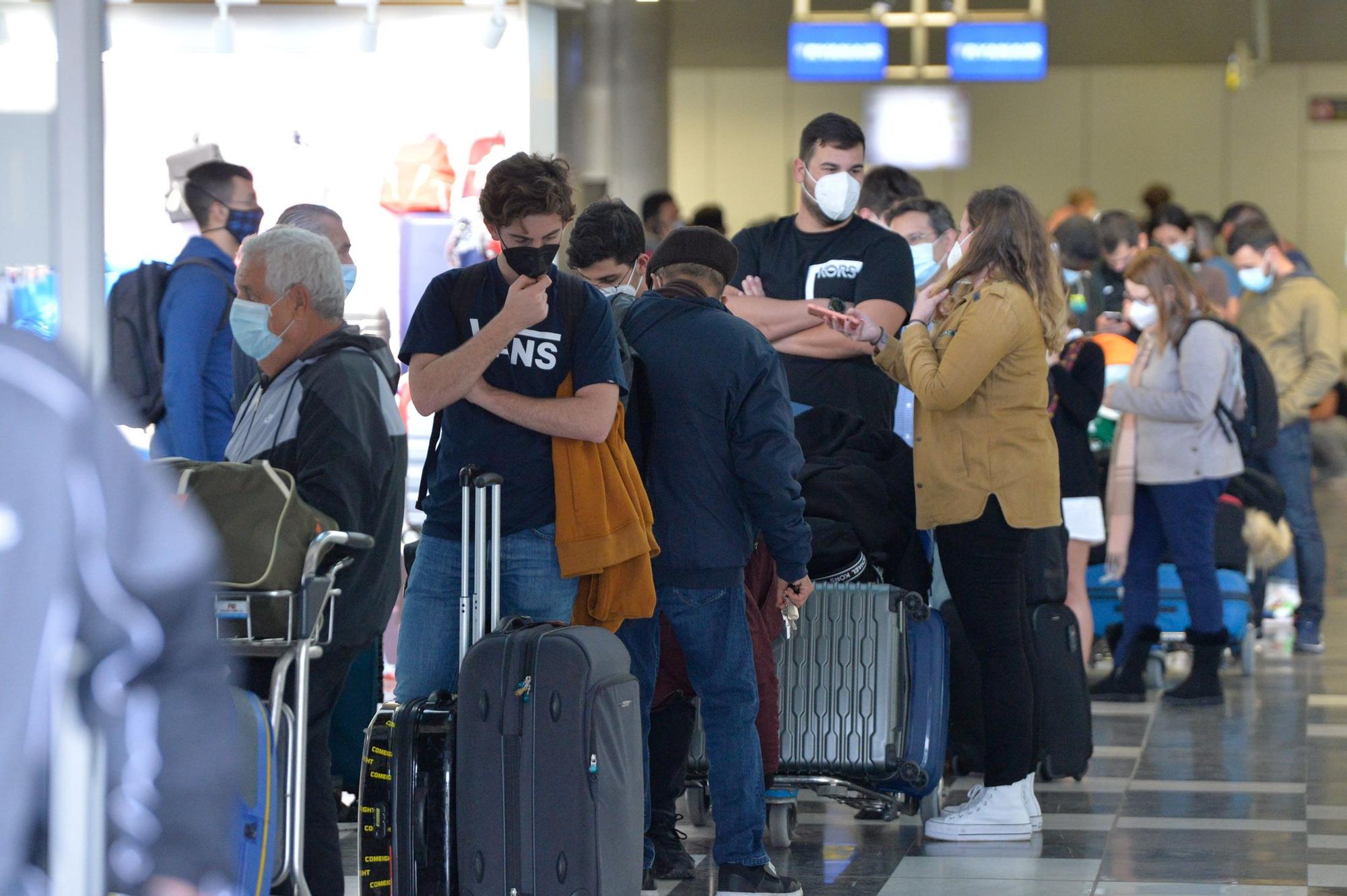 Caos en el aeropuerto de Gran Canaria por las cancelaciones de vuelos a Madrid