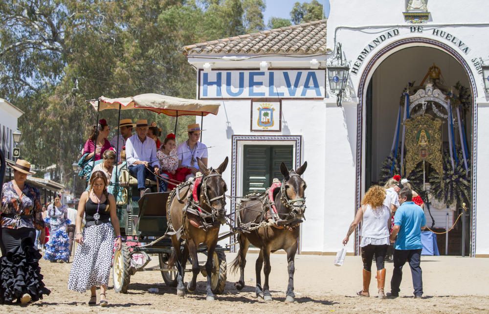 Camino al Santuario de la Virgen del Rocío en Almonte.