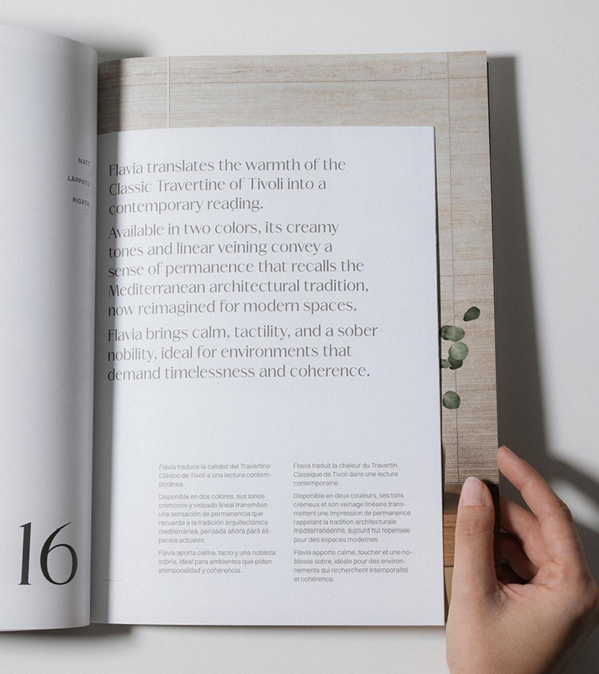 Detalle del interior del catálogo.