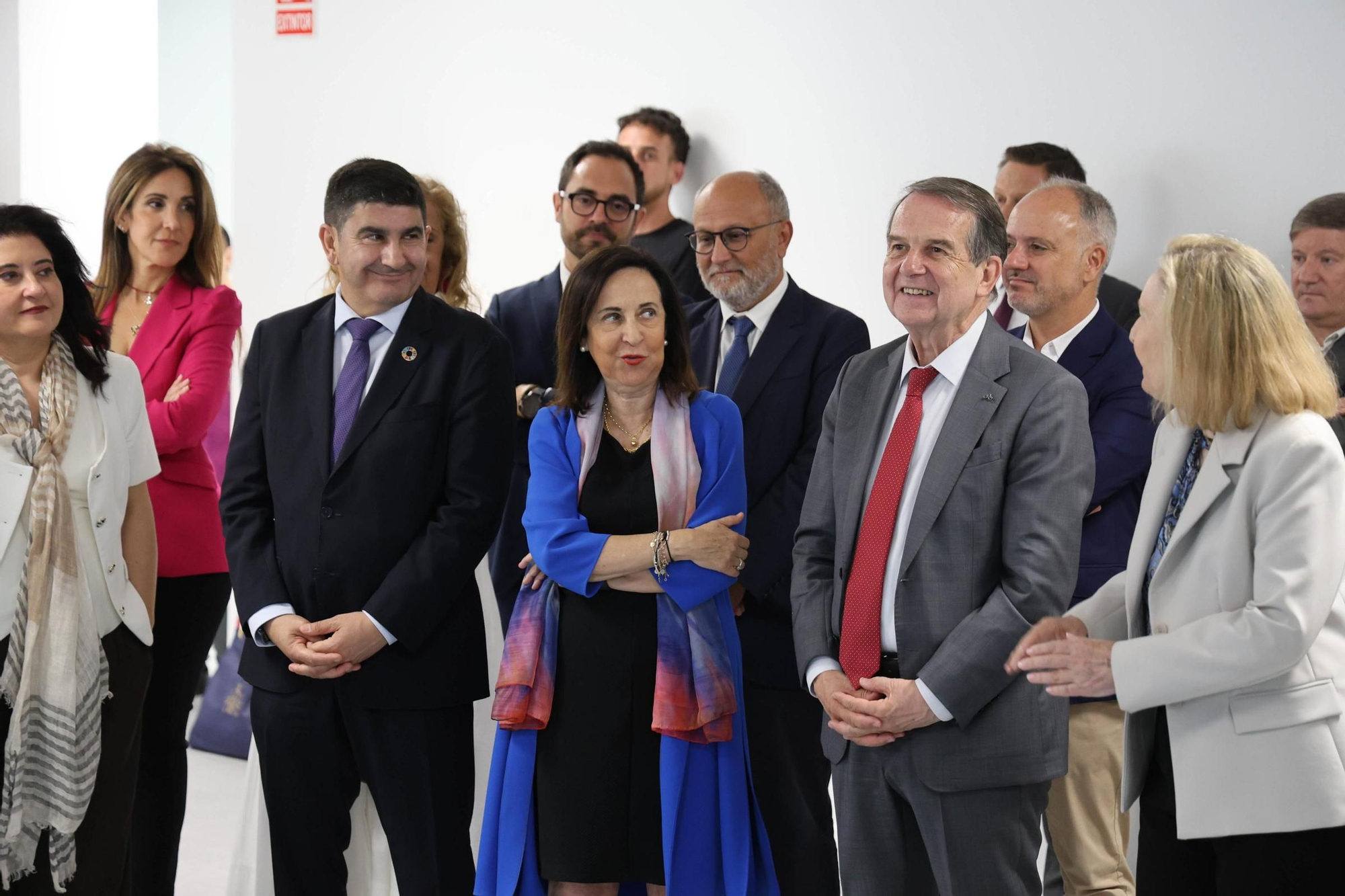 La ministra de Defensa, Margarita Robles, visita la sede de Indra en Vigo