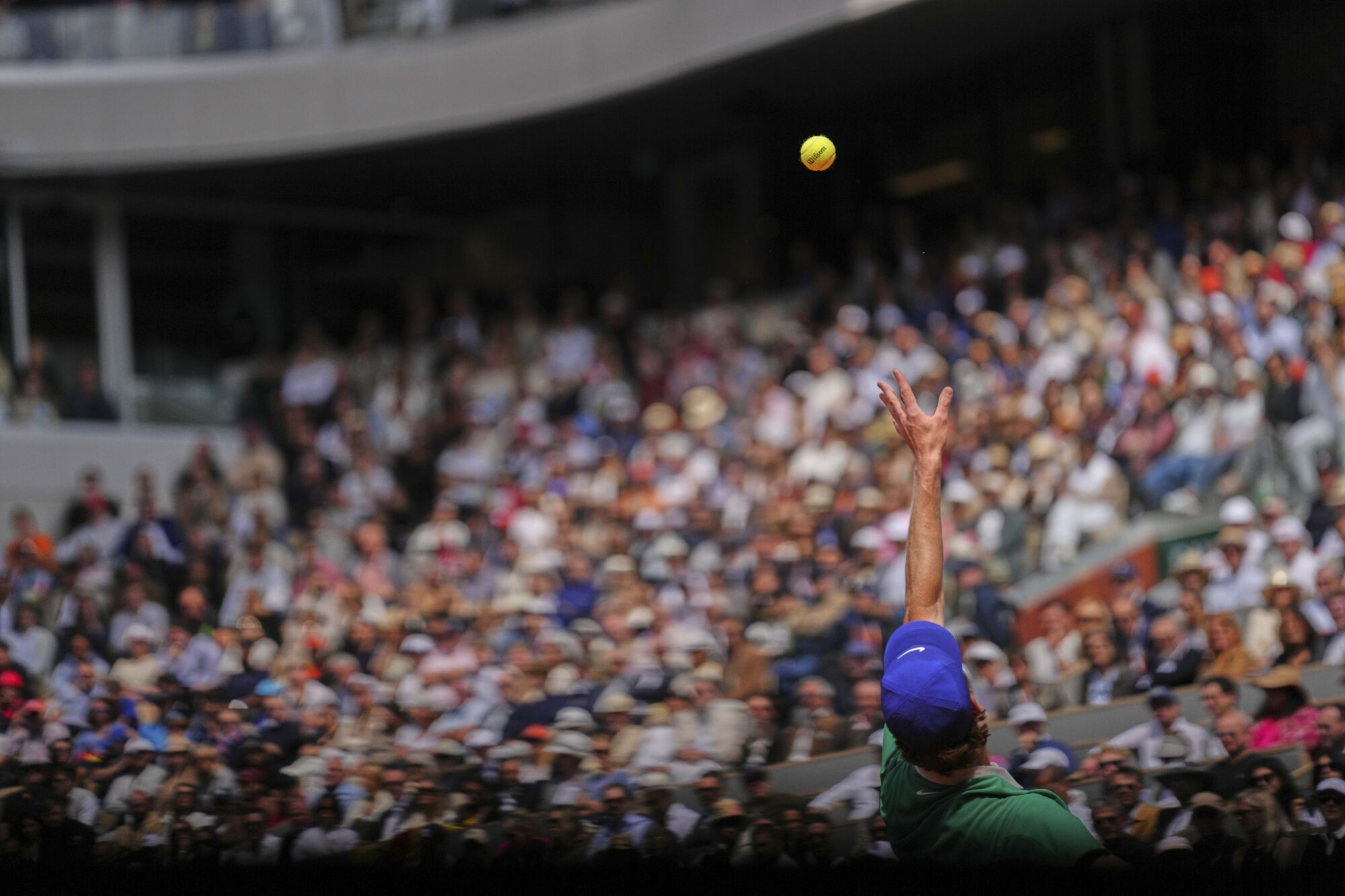 Italy's Jannik Sinner serves to Spain's Carlos Alcaraz during the final match of the French Tennis Open at the Roland-Garros in Paris, Sunday, June 8, 2025. (AP Photo/Aurelien Morissard). EDITORIAL USE ONLY/ONLY ITALY AND SPAIN