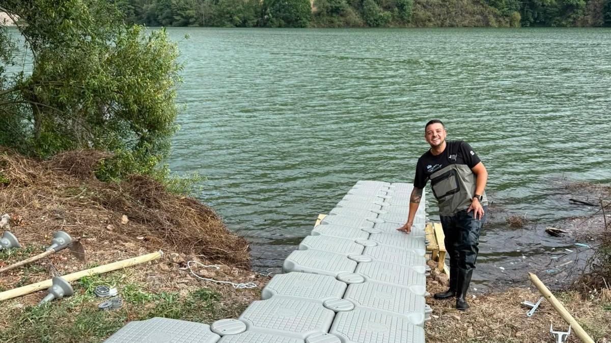 Óscar Arbas en el embarcadero.