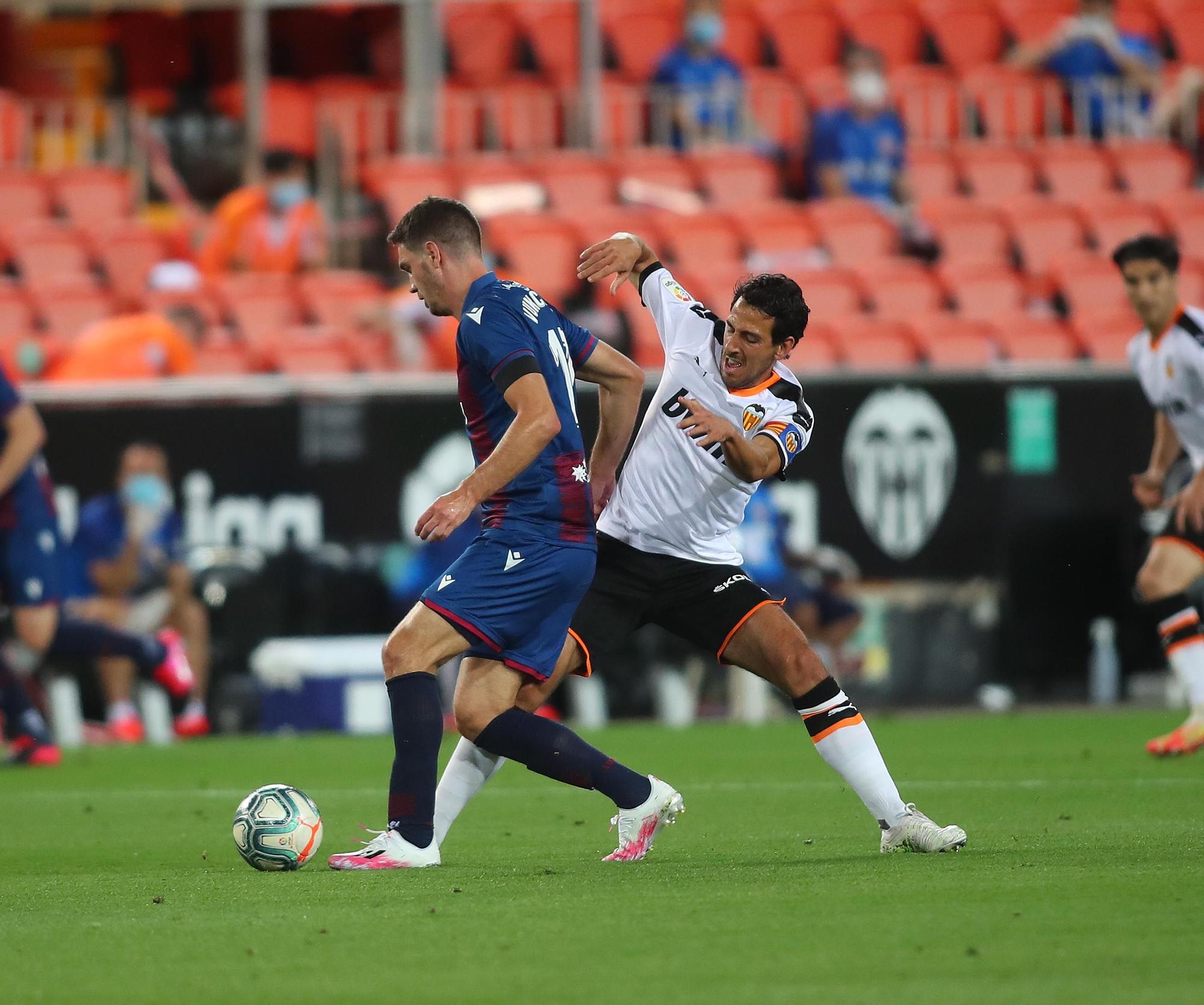 Album de fotos histórico del derbi entre el Valencia y el Levante