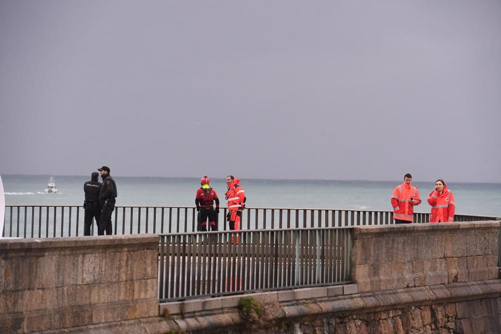 La víctima, de 22 anos, entró por su propio pie en el agua sobre las seis de la madrugada.