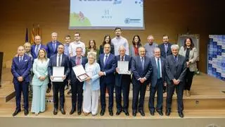 El Colegio de Médicos de Zaragoza reconoce a los pioneros del trasplante hepático en Aragón