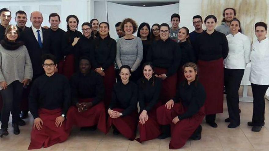 Alumnos y profesores de formación profesional celebraron ayer el aniversario del instituto.