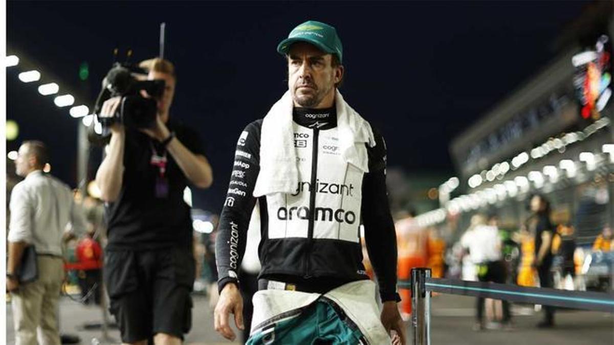 Alonso, muy disgustado tras la carrera en Singapur.