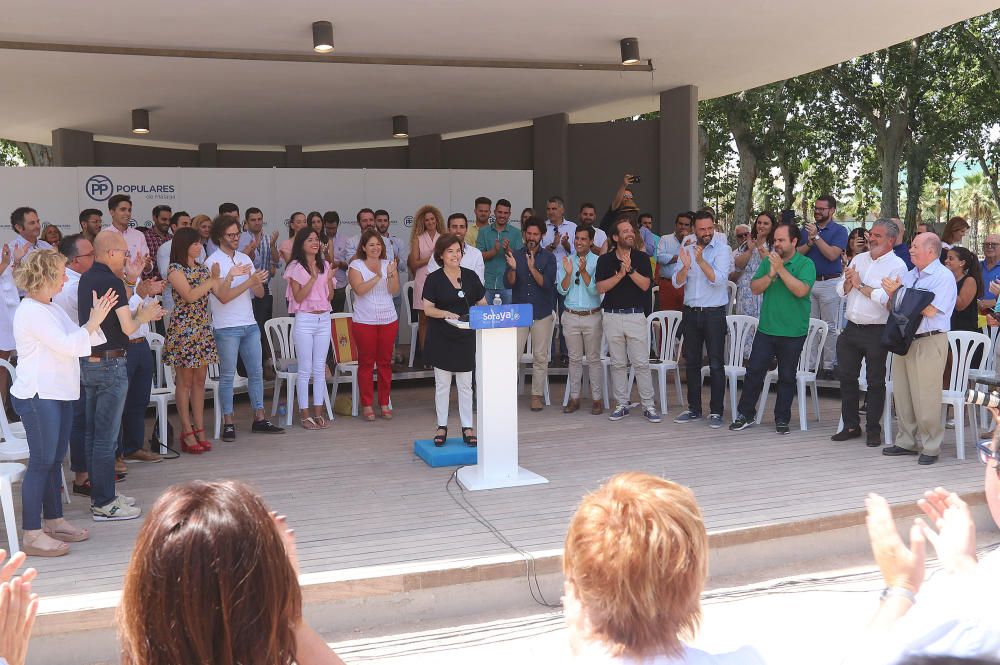 Sáenz de Santamaría se lanza a la conquista del PP desde Málaga