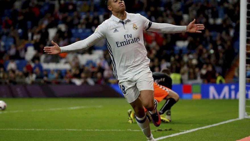 Mariano Díaz celebra uno de sus tantos de ayer en el Bernabéu.