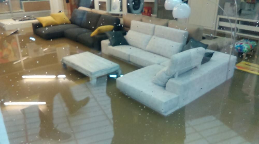 Tienda de muebles de Sax inundada
