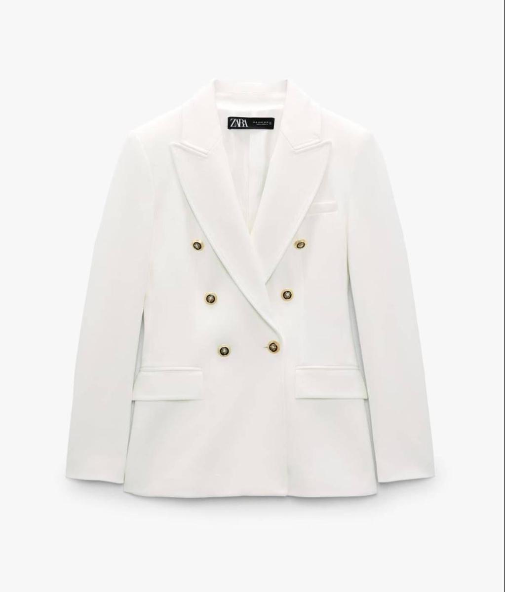 Blazer estructurada de color blanco, de Zara
