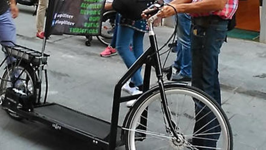 Bicicleta con cinta de andar en vez de pedales presentada ayer.