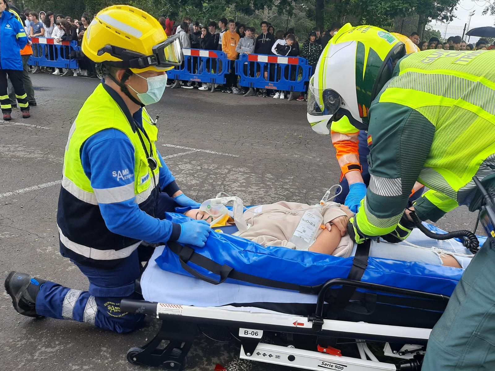 El IES de Noreña se examina de Emergencias: así ha sido el simulacro de accidente celebrado en el centro