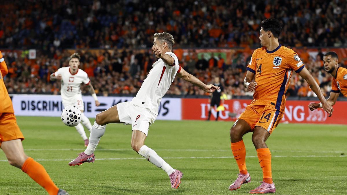 Robert Lewandowski, durante el partido ante Países Bajos