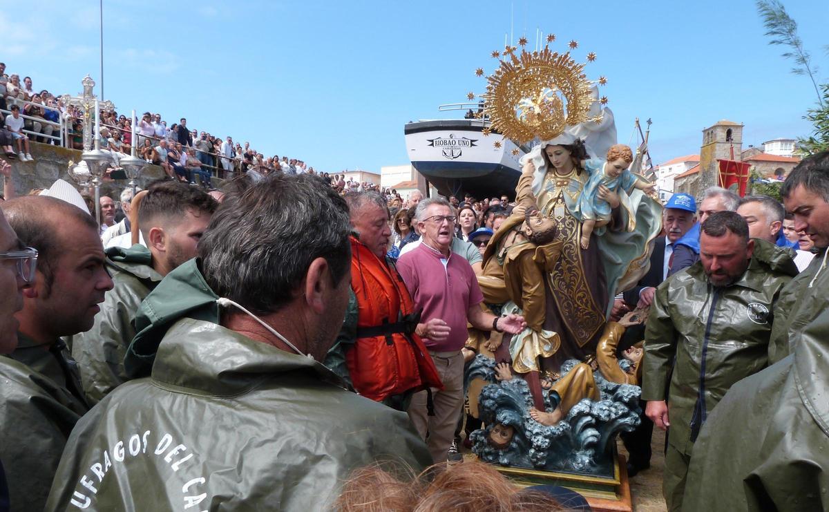 Milagre en Laxe: a Virxe do Carme resucita a un mariñeiro na recreación do Naufraxio Milagre en Laxe: a Virxe do Carme resucita a un mariñeiro na recreación do Naufraxio