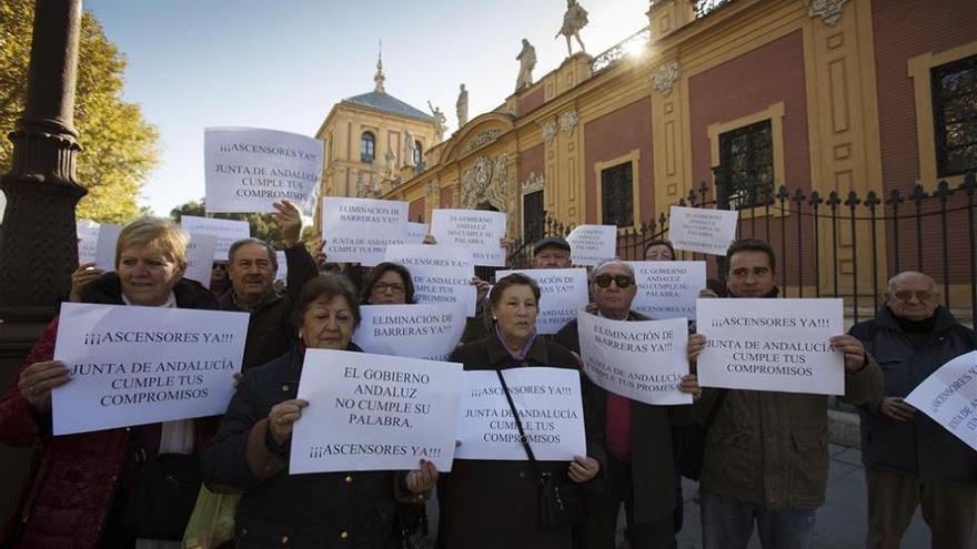 Al-Zahara entrega en San Telmo su informe reclamando ascensores