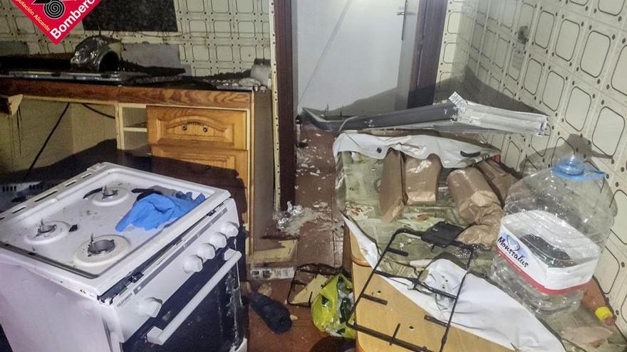 Dos heridos en una explosión de gas en una vivienda en Elche