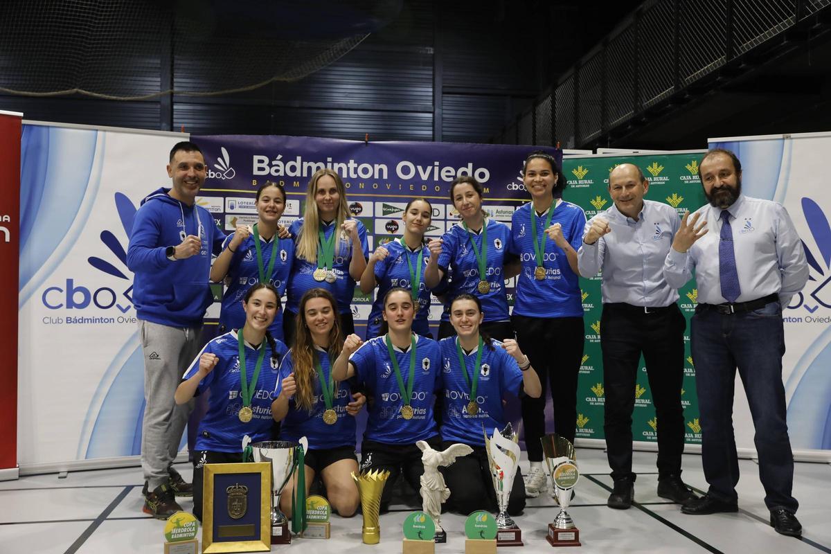 El equipo femenino del Bádminton Oviedo, el pasado mes de marzo, en La Corredoria Arena.