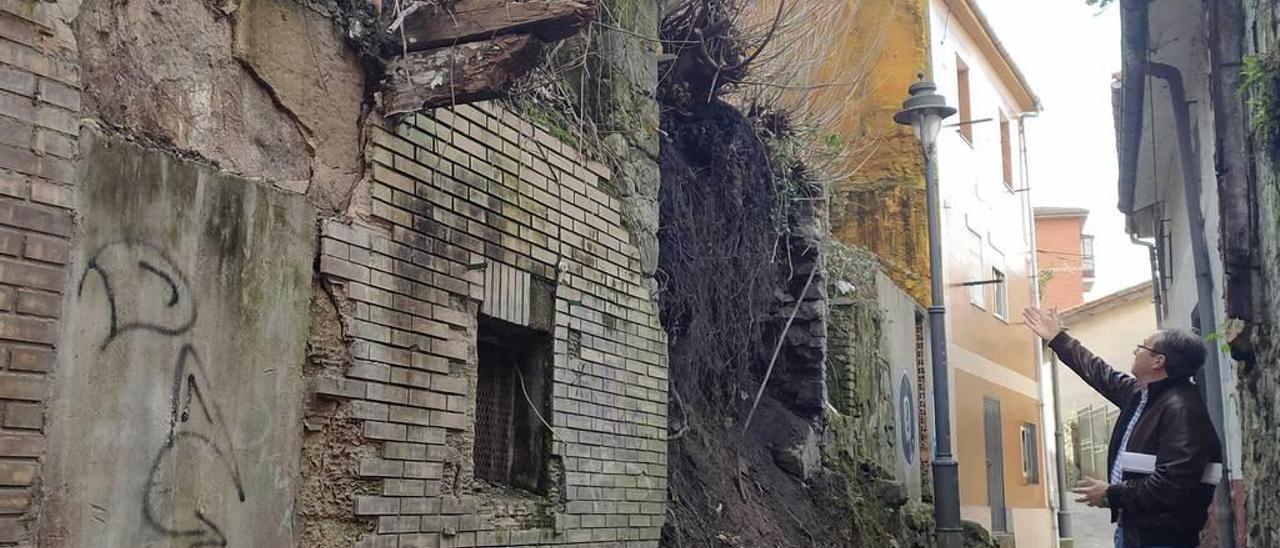 Casa en ruinas en el barrio de La Villa.