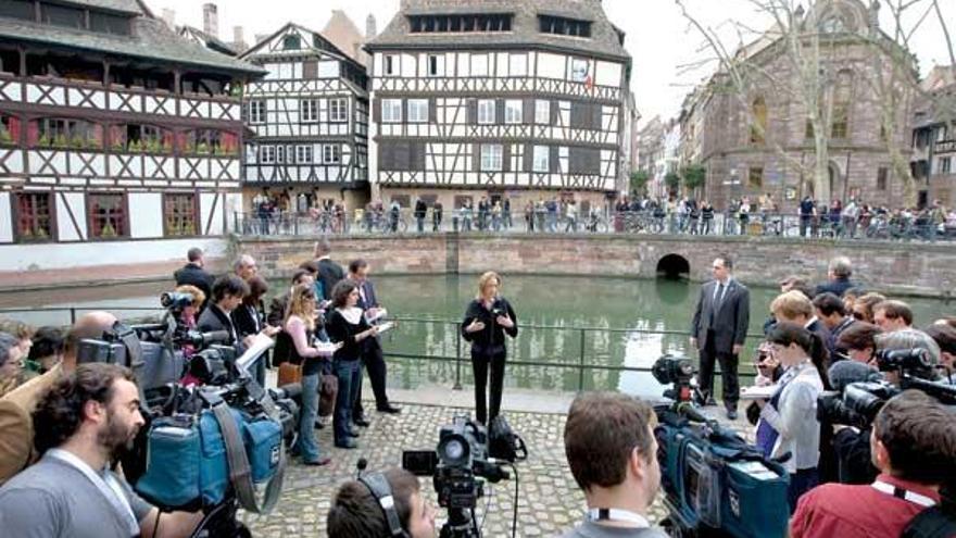 Carme Chacón, durante la rueda de prensa que ofreció ayer en Estrasburgo.