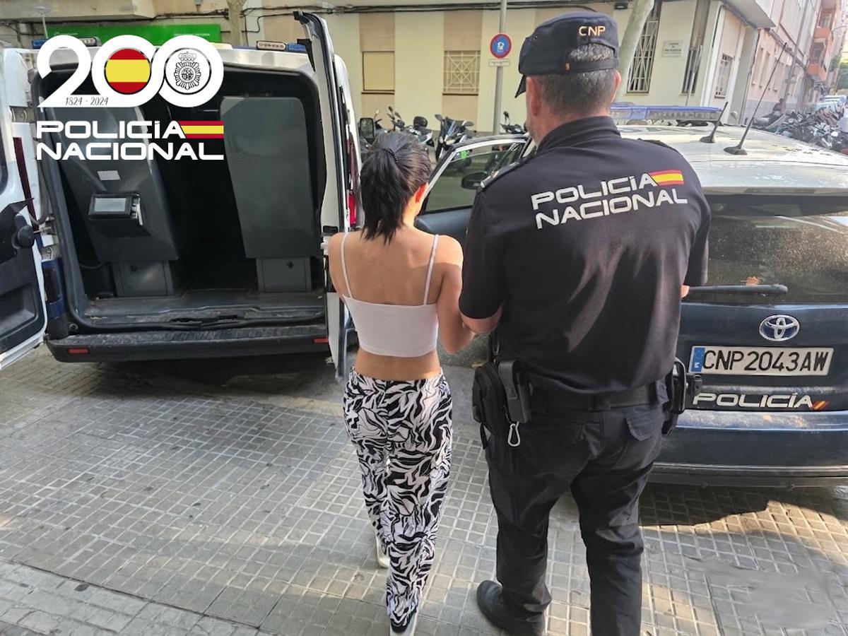 Encapuchados armados asaltan el piso de unos narcos para robarles la droga en Palma