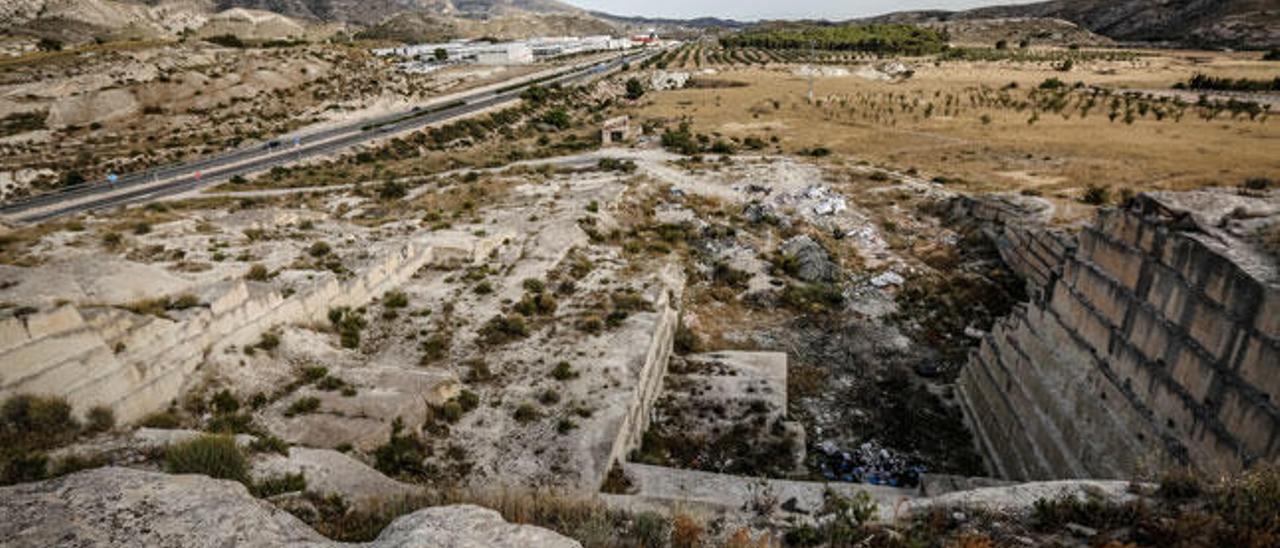 El paraje La Cantera, junto a la autovía A-31, donde debería haberse construido el polígono.