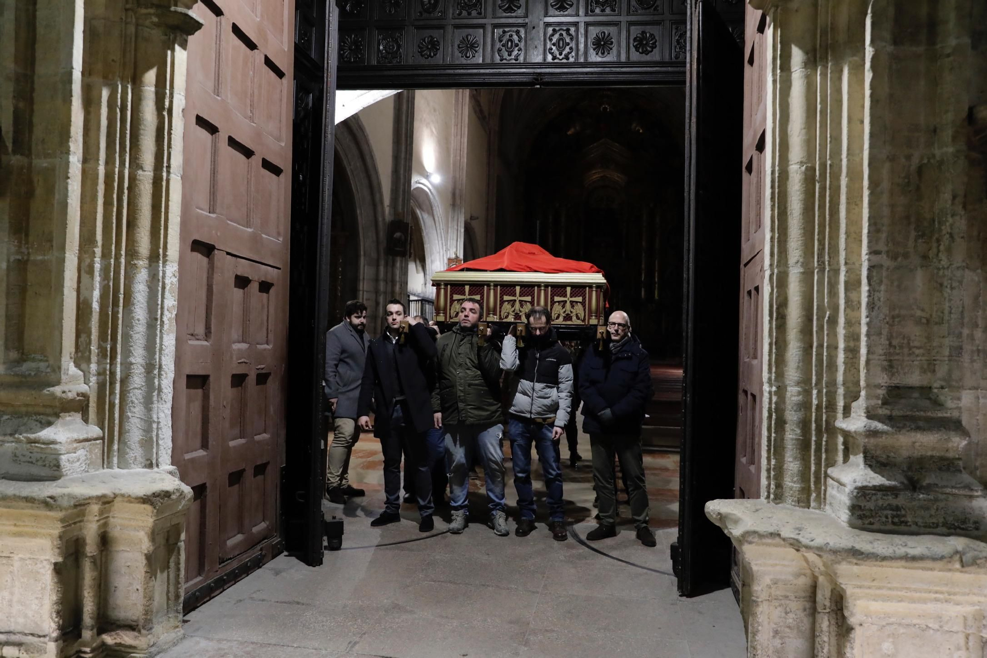 EN IMÁGENES: La Hermandad y Cofradía de Nuestro Padre Jesús Nazareno de Oviedo ya se prepara para la Semana Santa
