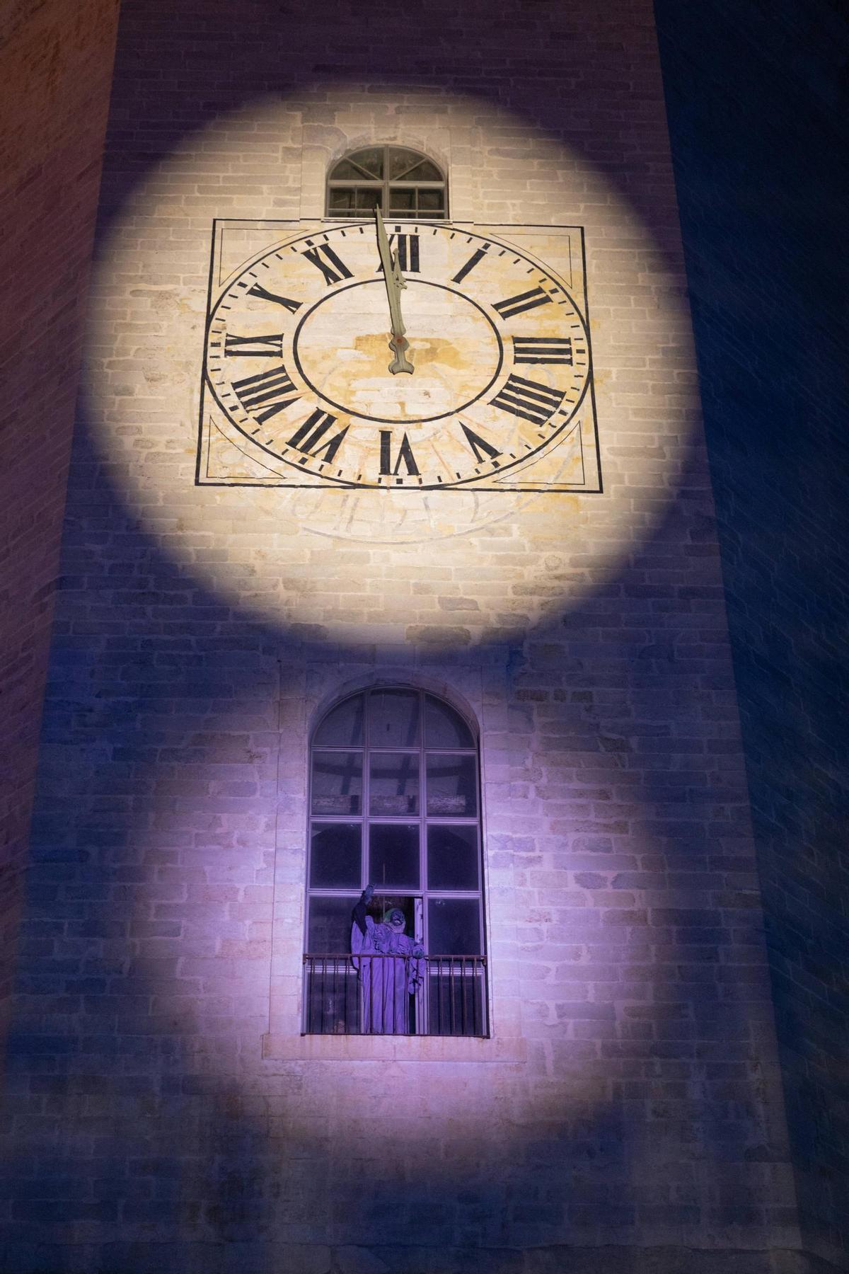 Les imatges de les campanades a la plaça de la Catedral