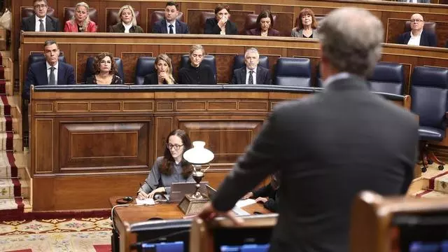 Feijóo, a Sánchez: "Ha pasado usted de 'hermana yo sí te creo' a 'calladita estás más guapa'"