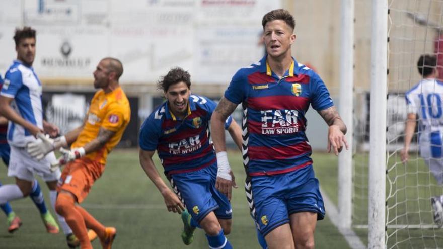 Leo Ramírez, del Llagostera, celebra un gol contra l&#039;Ontinyent