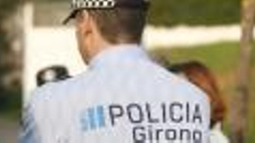 La Policia de Girona posa en marxa una nova edició de la campanya &quot;Compra segura&quot;