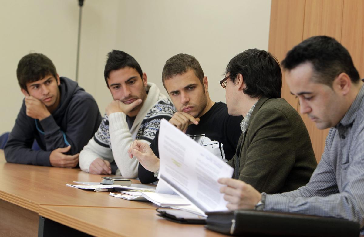 Aarón, junto a Rubén Jiménez y Jordi Marenyà, en un acto con abogados de la AFE.