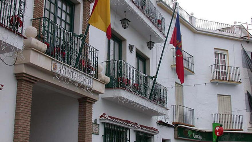 Símbolo. La bandera ondea a las puertas del Ayuntamiento.